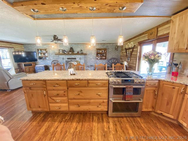 465501 E 800 Road, Stilwell, OK 74960