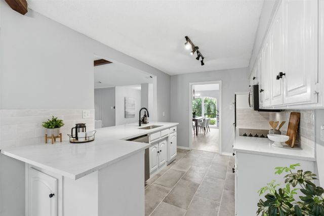 1722 Rosemeade Circle, Carrollton, TX 75007