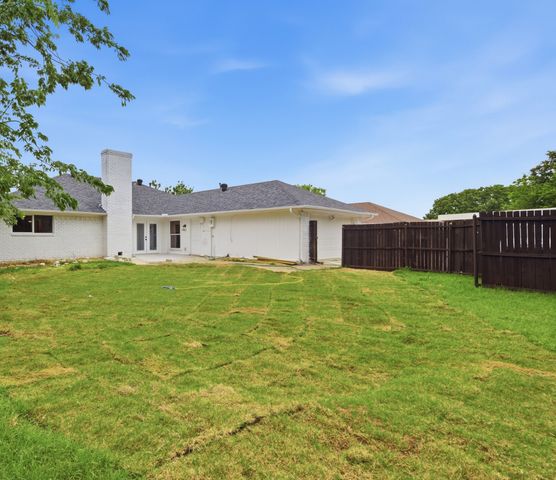 1722 Rosemeade Circle, Carrollton, TX 75007