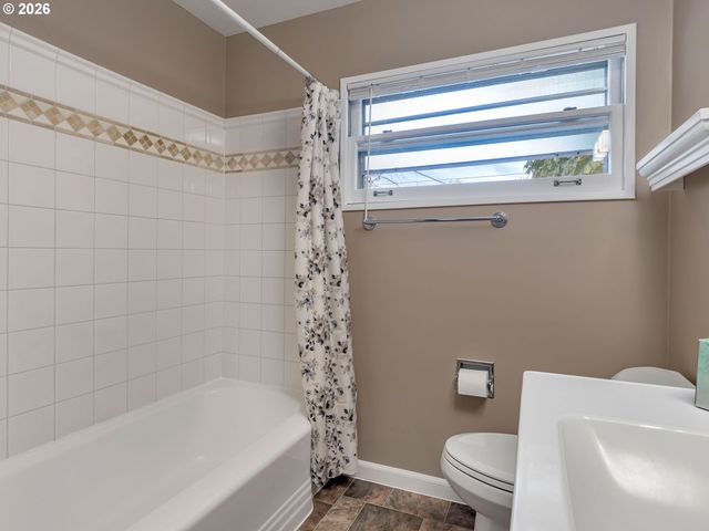 4720 Sw LARCH Dr, Beaverton, OR 97005