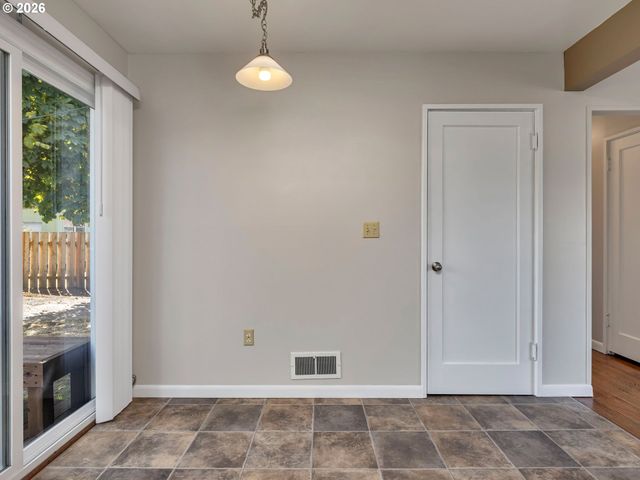 4720 Sw LARCH Dr, Beaverton, OR 97005