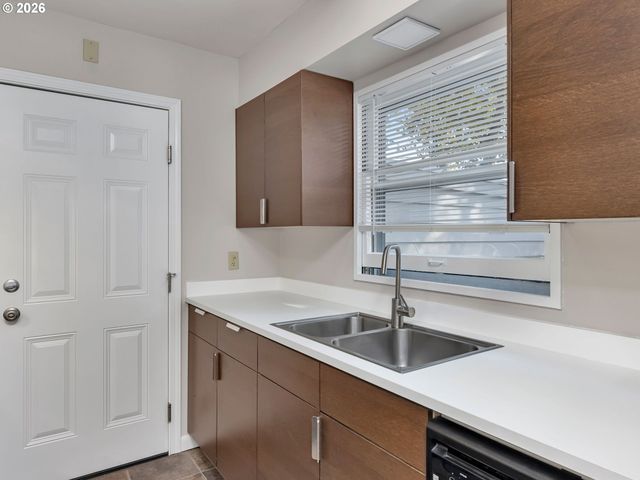 4720 Sw LARCH Dr, Beaverton, OR 97005