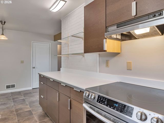 4720 Sw LARCH Dr, Beaverton, OR 97005