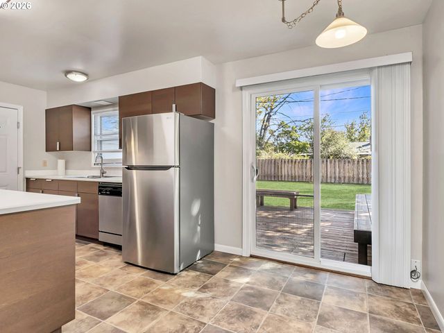 4720 Sw LARCH Dr, Beaverton, OR 97005