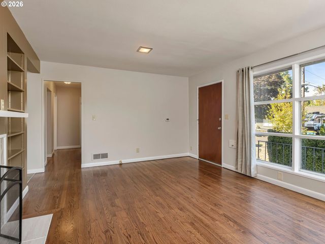 4720 Sw LARCH Dr, Beaverton, OR 97005