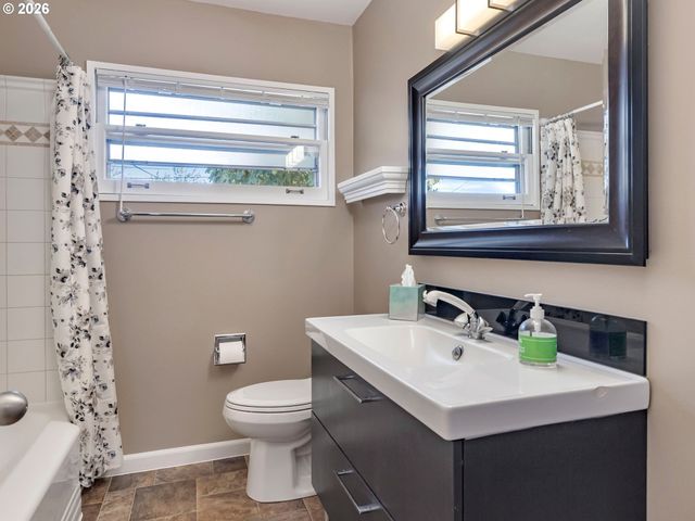 4720 Sw LARCH Dr, Beaverton, OR 97005