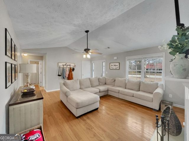 518 Vinemont Way, Auburn, GA 30011