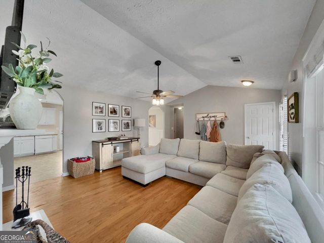 518 Vinemont Way, Auburn, GA 30011