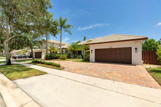 13746 NW 21st St, Pembroke Pines, FL 33028