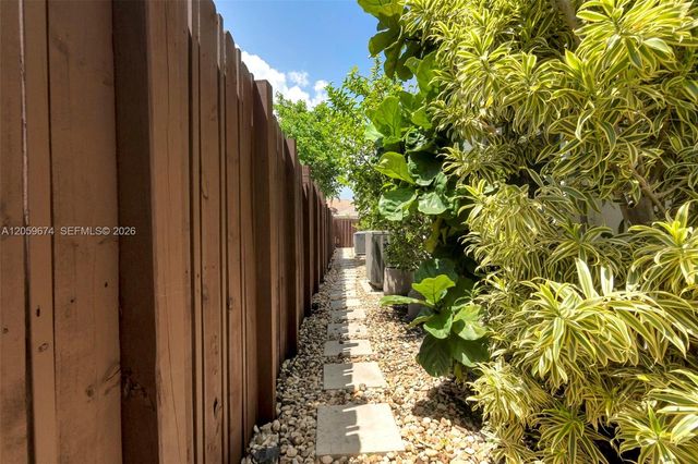 13746 NW 21st St, Pembroke Pines, FL 33028