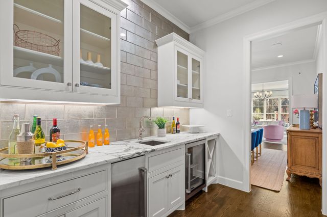 7137 Meadow Lake Avenue, Dallas, TX 75214