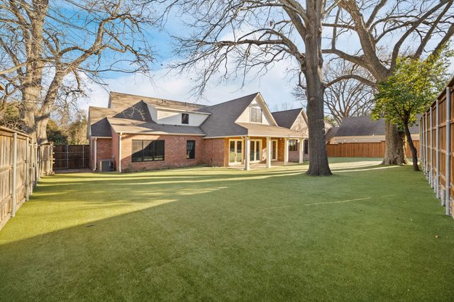 7137 Meadow Lake Avenue, Dallas, TX 75214