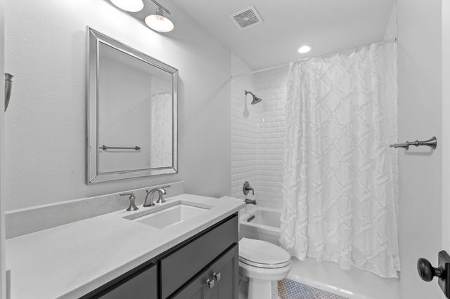 7137 Meadow Lake Avenue, Dallas, TX 75214