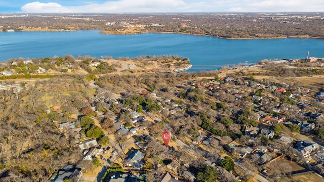 7137 Meadow Lake Avenue, Dallas, TX 75214