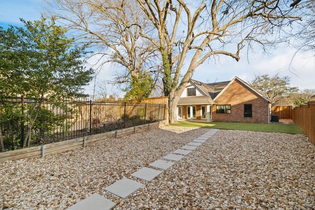 7137 Meadow Lake Avenue, Dallas, TX 75214