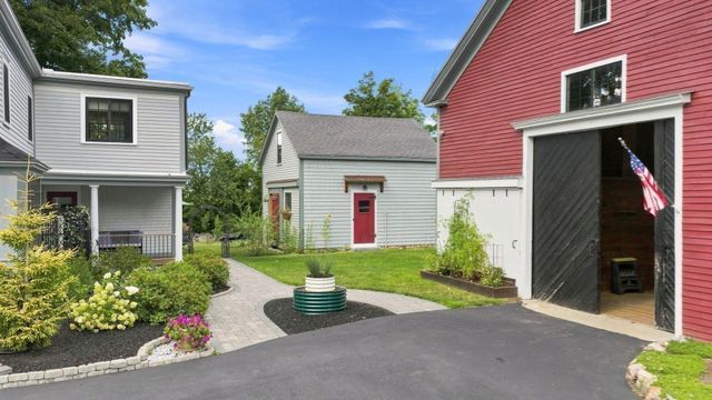 15 Coleman Rd, Newbury, MA 01922