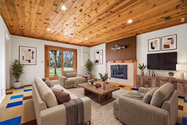 3930 Glendale Drive, Chanhassen, MN 55331