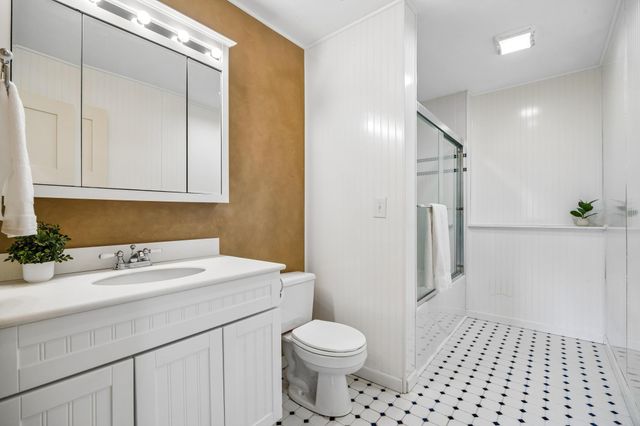 3930 Glendale Drive, Chanhassen, MN 55331