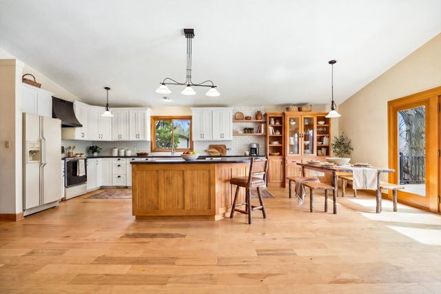 3930 Glendale Drive, Chanhassen, MN 55331