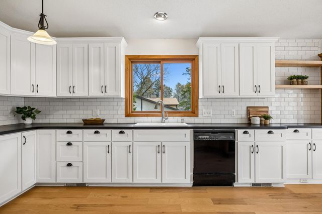 3930 Glendale Drive, Chanhassen, MN 55331