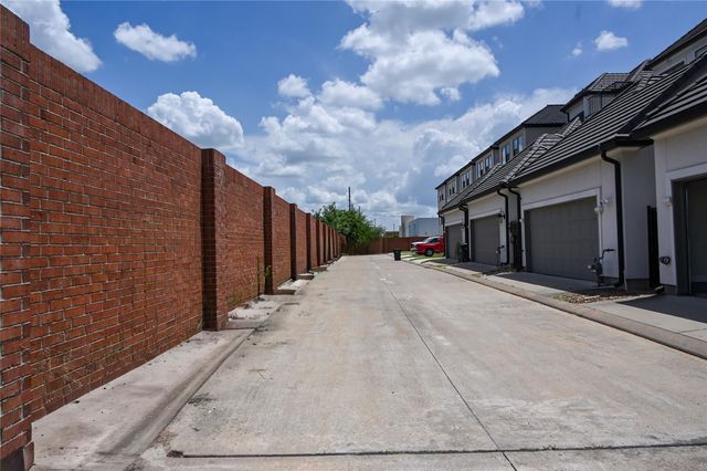2431 Prairie Hollow Lane, Houston, TX 77077