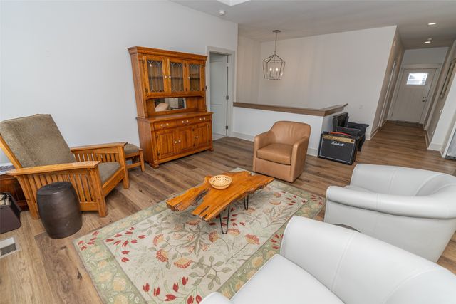 853 S Brookings Court, West Des Moines, IA 50266