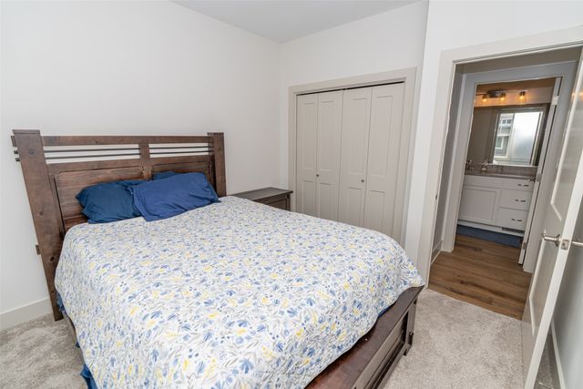 853 S Brookings Court, West Des Moines, IA 50266