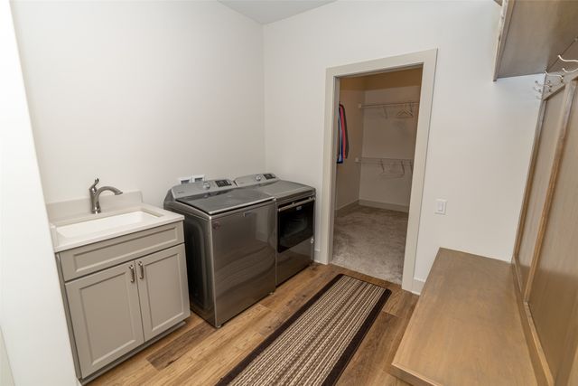 853 S Brookings Court, West Des Moines, IA 50266