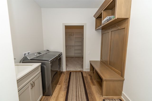 853 S Brookings Court, West Des Moines, IA 50266