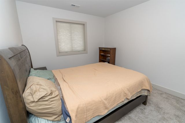 853 S Brookings Court, West Des Moines, IA 50266