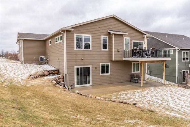 853 S Brookings Court, West Des Moines, IA 50266