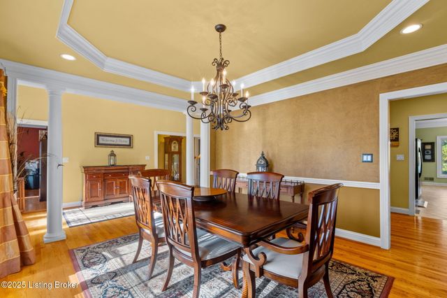 8809 Duck Crossing Ln, Louisville, KY 40291