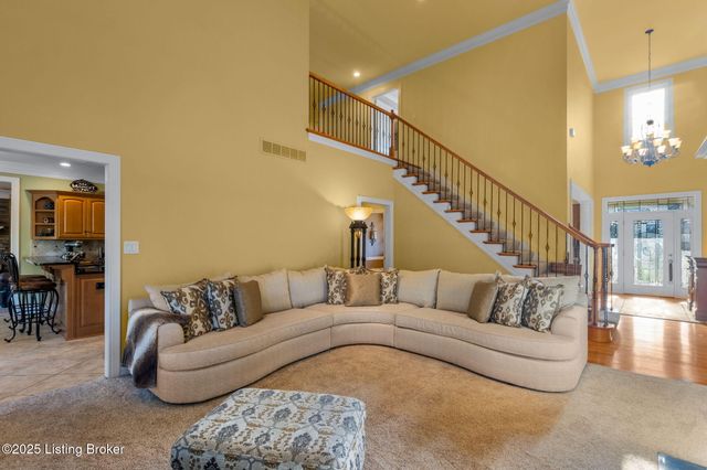 8809 Duck Crossing Ln, Louisville, KY 40291