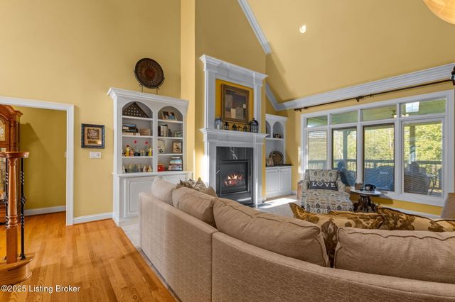 8809 Duck Crossing Ln, Louisville, KY 40291