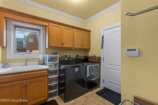 8809 Duck Crossing Ln, Louisville, KY 40291