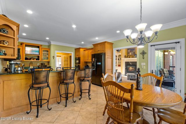 8809 Duck Crossing Ln, Louisville, KY 40291