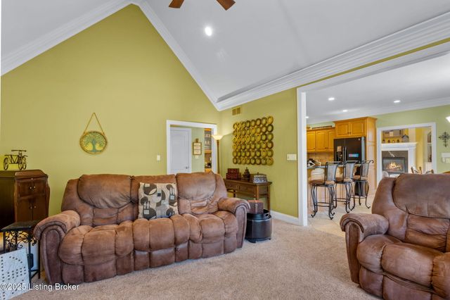 8809 Duck Crossing Ln, Louisville, KY 40291