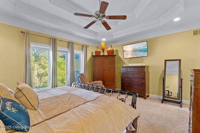 8809 Duck Crossing Ln, Louisville, KY 40291