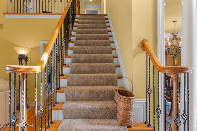 8809 Duck Crossing Ln, Louisville, KY 40291