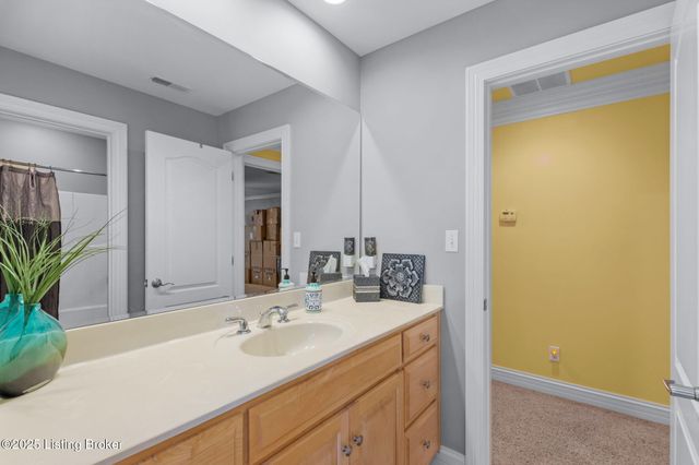 8809 Duck Crossing Ln, Louisville, KY 40291