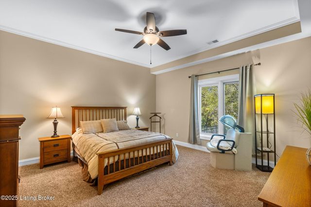 8809 Duck Crossing Ln, Louisville, KY 40291