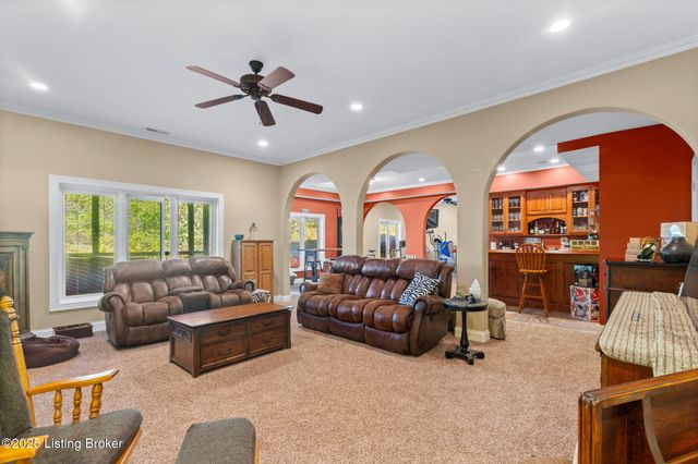 8809 Duck Crossing Ln, Louisville, KY 40291