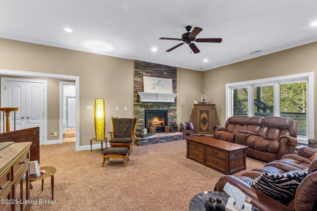 8809 Duck Crossing Ln, Louisville, KY 40291