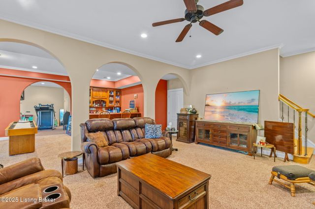 8809 Duck Crossing Ln, Louisville, KY 40291