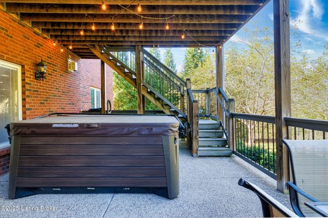 8809 Duck Crossing Ln, Louisville, KY 40291