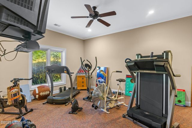 8809 Duck Crossing Ln, Louisville, KY 40291