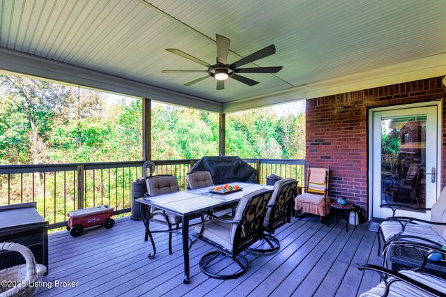 8809 Duck Crossing Ln, Louisville, KY 40291