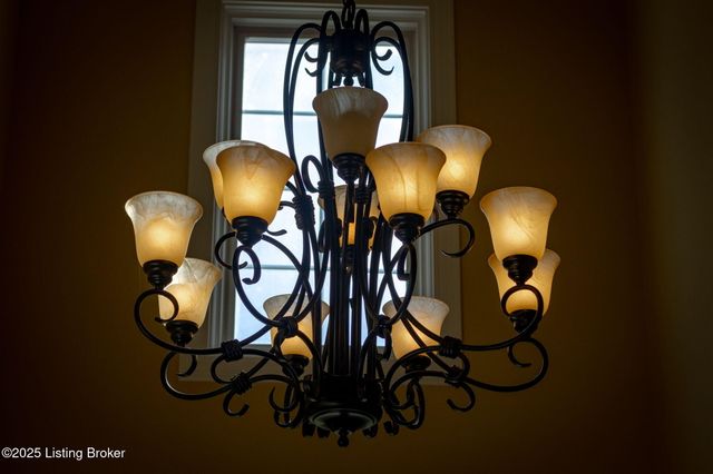 8809 Duck Crossing Ln, Louisville, KY 40291