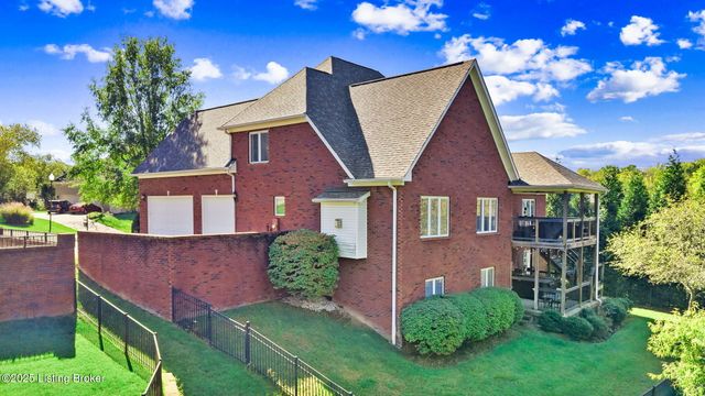 8809 Duck Crossing Ln, Louisville, KY 40291