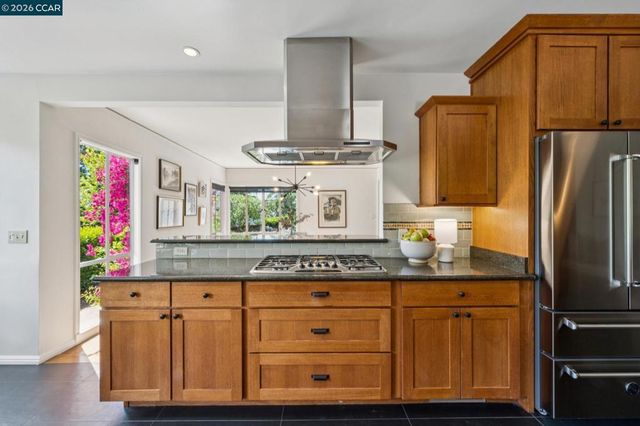 5700 Chelton, Oakland, CA 94611